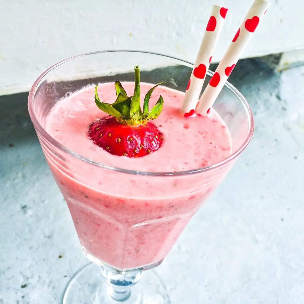 Build your Own Strawberry Smoothie — Smoothies